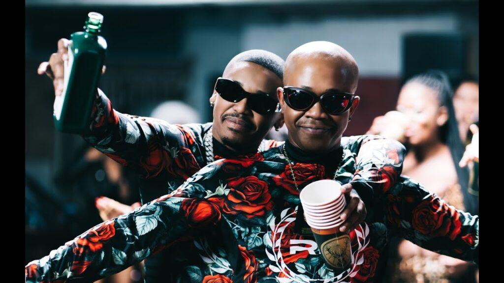 Materpiece YVK  & Young Stunna – Desha feat. Kabza De Small, Sly & Dench