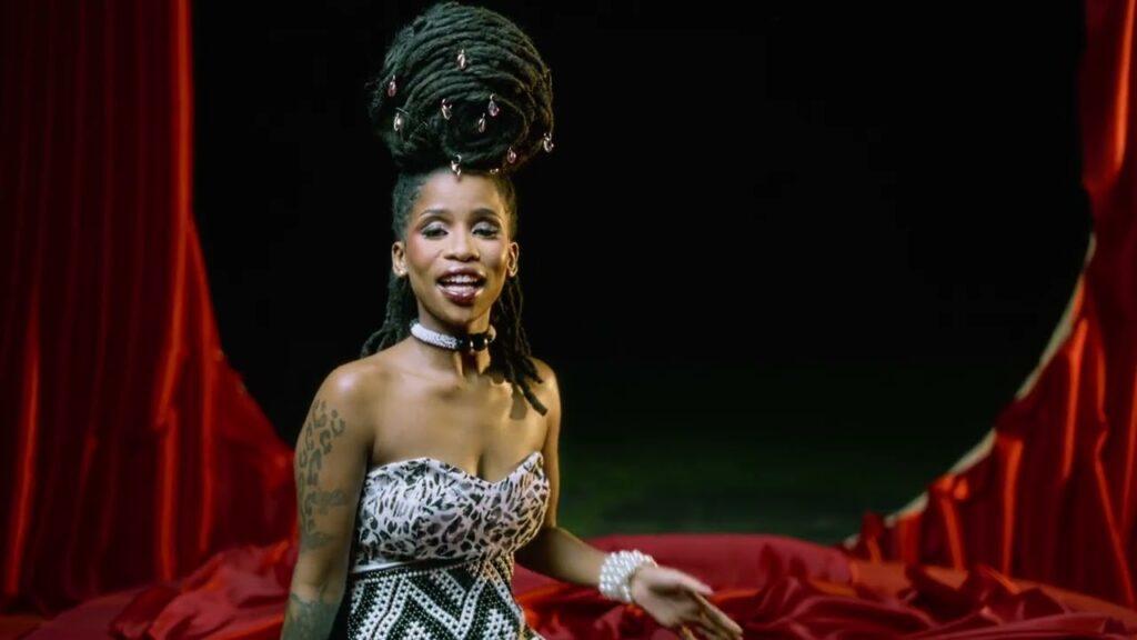 Lwah Ndlunkulu – Alone feat. Danya Devs