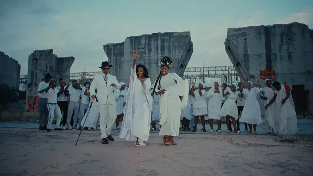 DJ Maphorisa, Xduppy & Kabza De Small – Abantwana Bakho ft. Kabza De Small,Young Stunna, Thatohatsi & Nkosazana Daughter