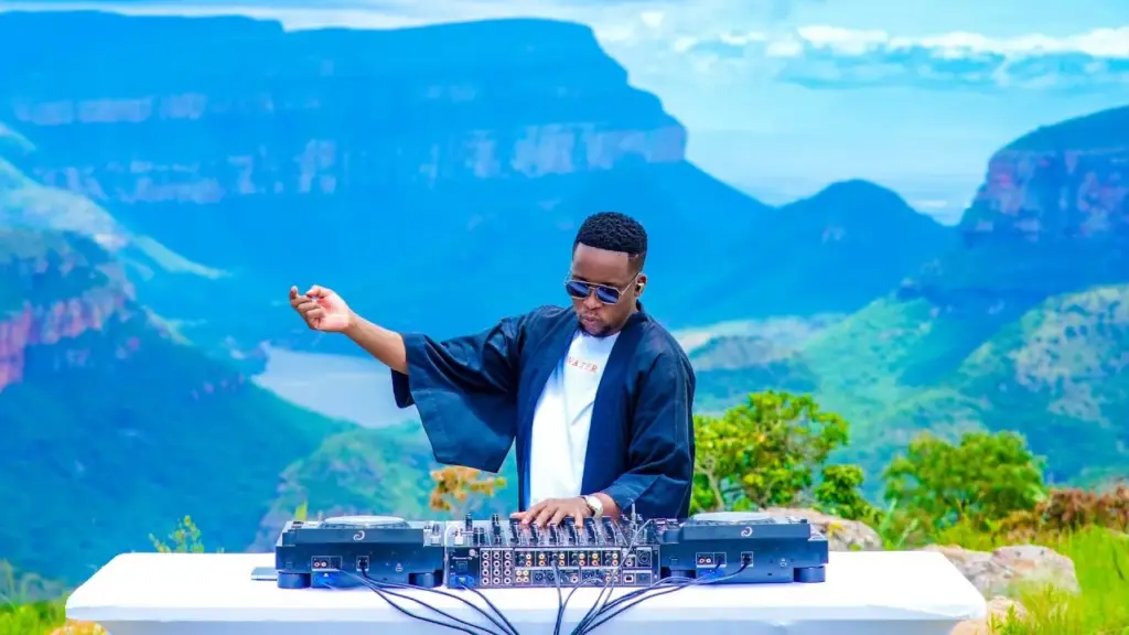 Romeo Makota – DECEMBER AMAPIANO MIX 2025